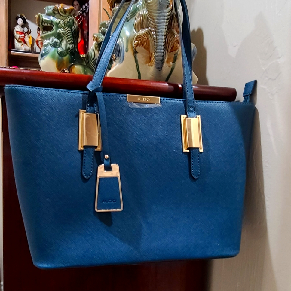 Beautiful Women Handbag By Aldo.